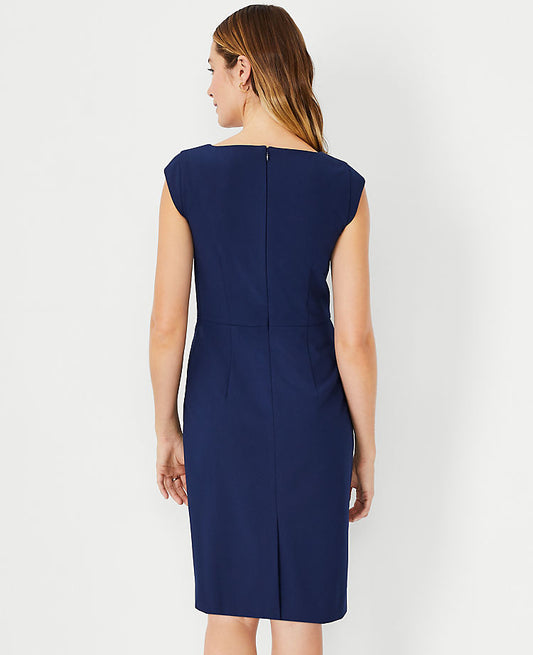 La robe à encolure dégagée en bi-stretch