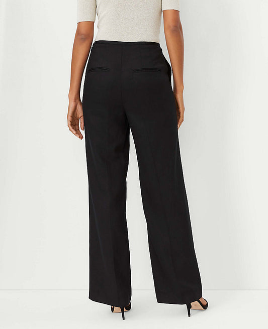 Le pantalon droit à fermeture éclair latérale et couture - Coupe galbée