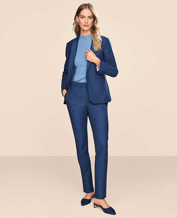 Die Sophia Straight Pant aus leichtem, raffiniertem Denim