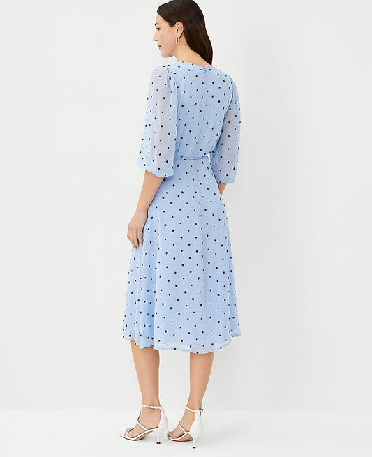 Robe cache-cœur ceinturée brodée florale