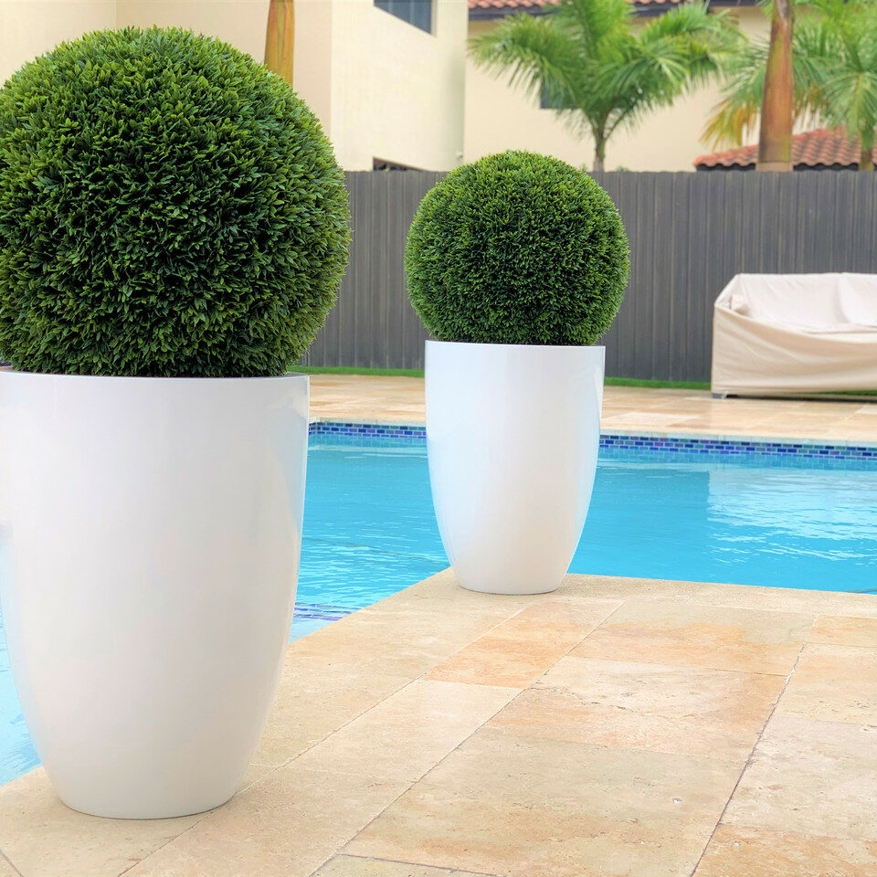 Ben L Fiberglass with 20′′ Topiary