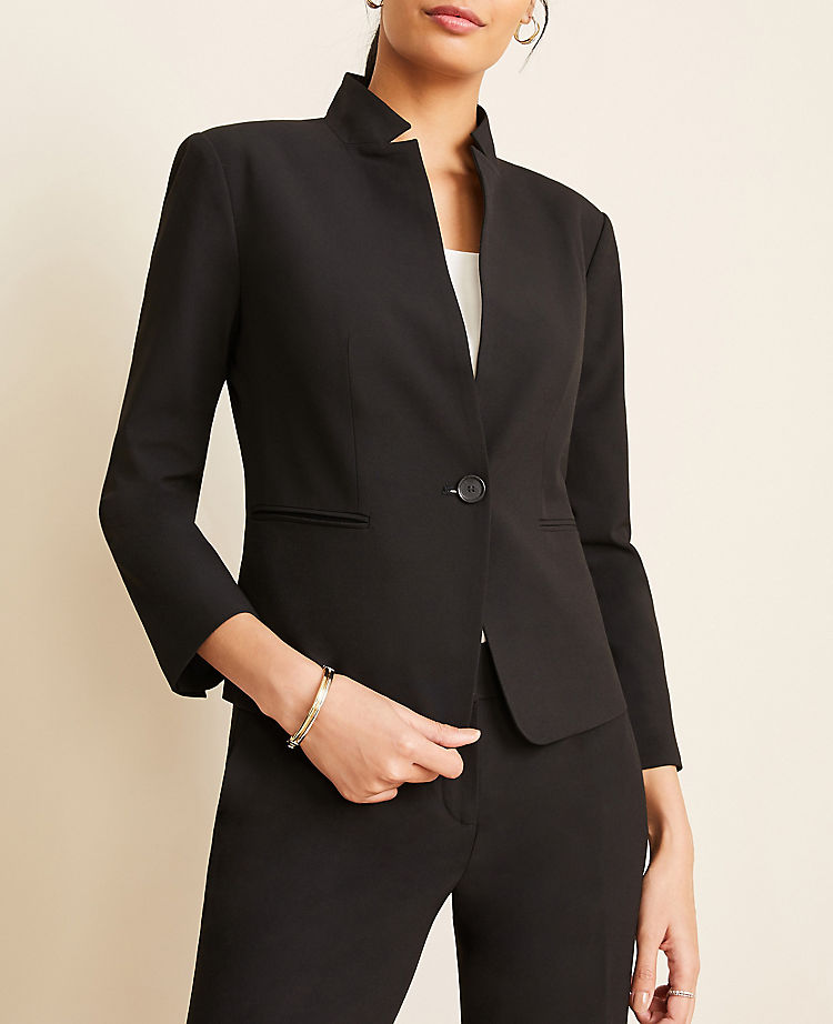 The Notched Blazer in Seasonless Stretch