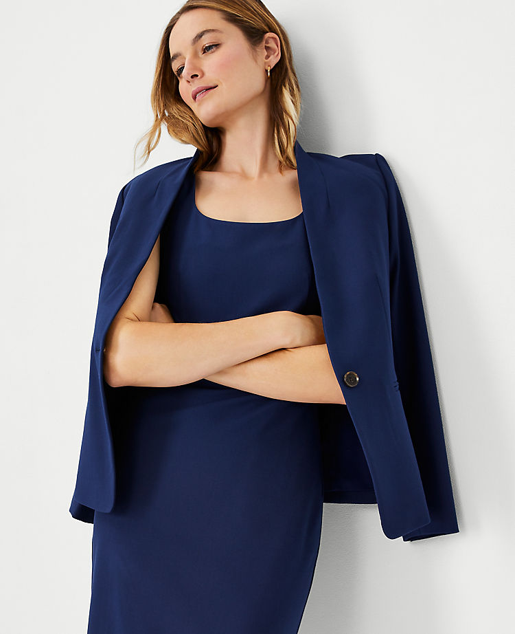 Das Scoop Neck Kleid aus Bi-Stretch