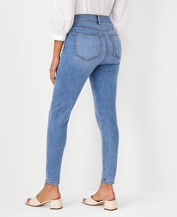 Curvy Sculpting Pocket High Rise Skinny Jeans in Light Vintage Indigo Wash