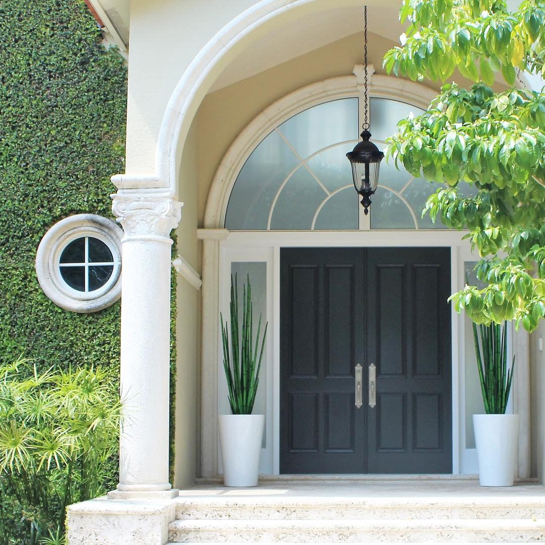 Snake grass (63″) with Belle M Planter