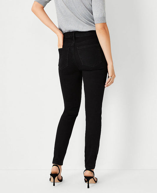 Jean skinny mi-taille Sculpting Pocket délavage noir de jais