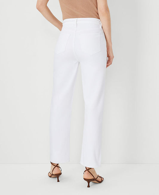 Jean droit taille haute sculptant avec ceinture, blanc
