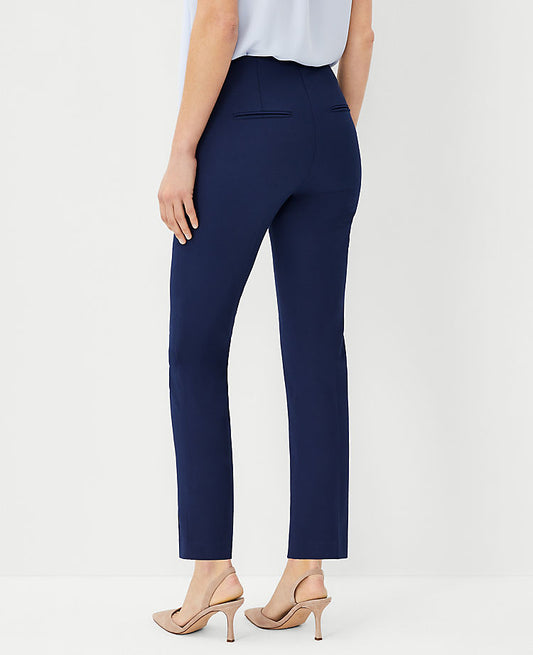 Le pantalon cheville Eva bi-stretch à fermeture éclair latérale