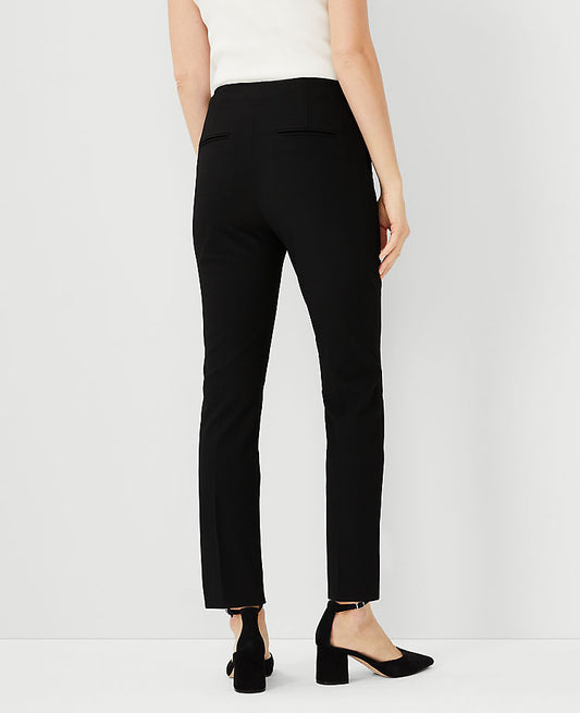 Die Ankle-Hose Eva aus Bi-Stretch mit seitlichem Reißverschluss