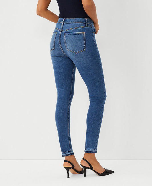 Jean skinny sculptant taille haute en denim classique délavé