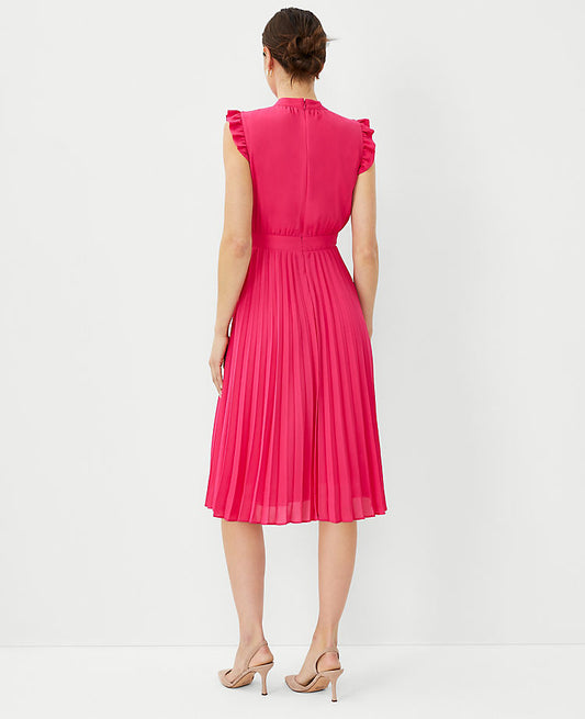 Robe plissée à manches volantées