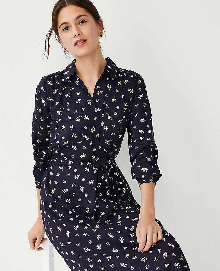 Geblümtes Hemdblusenkleid mit Gürtel und Taschen