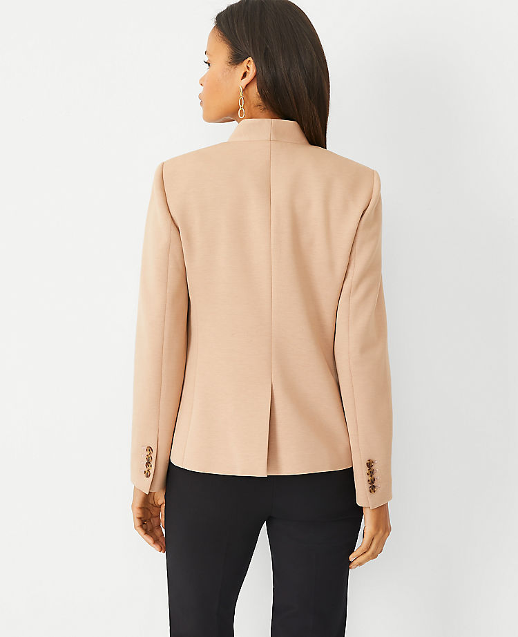 Der Cutaway-Blazer aus Double Knit
