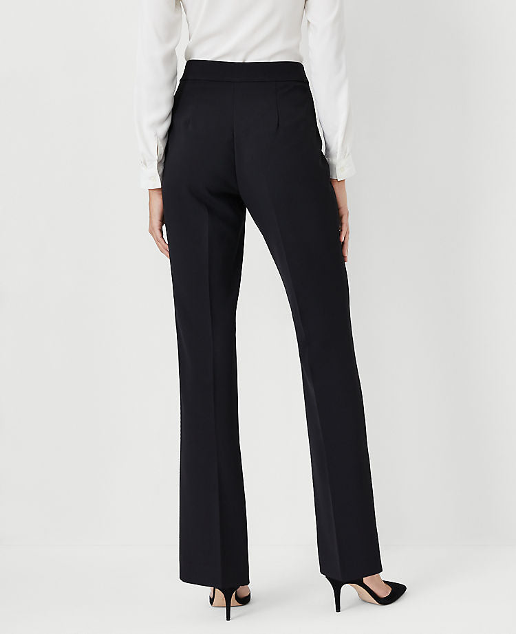 Die Hose mit seitlichem Reißverschluss aus fließendem Crêpe – Curvy Fit