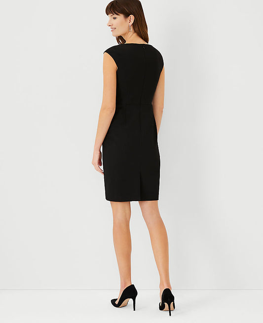 La robe à encolure dégagée en bi-stretch