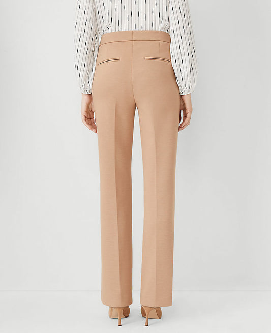 Le pantalon à pinces en maille double