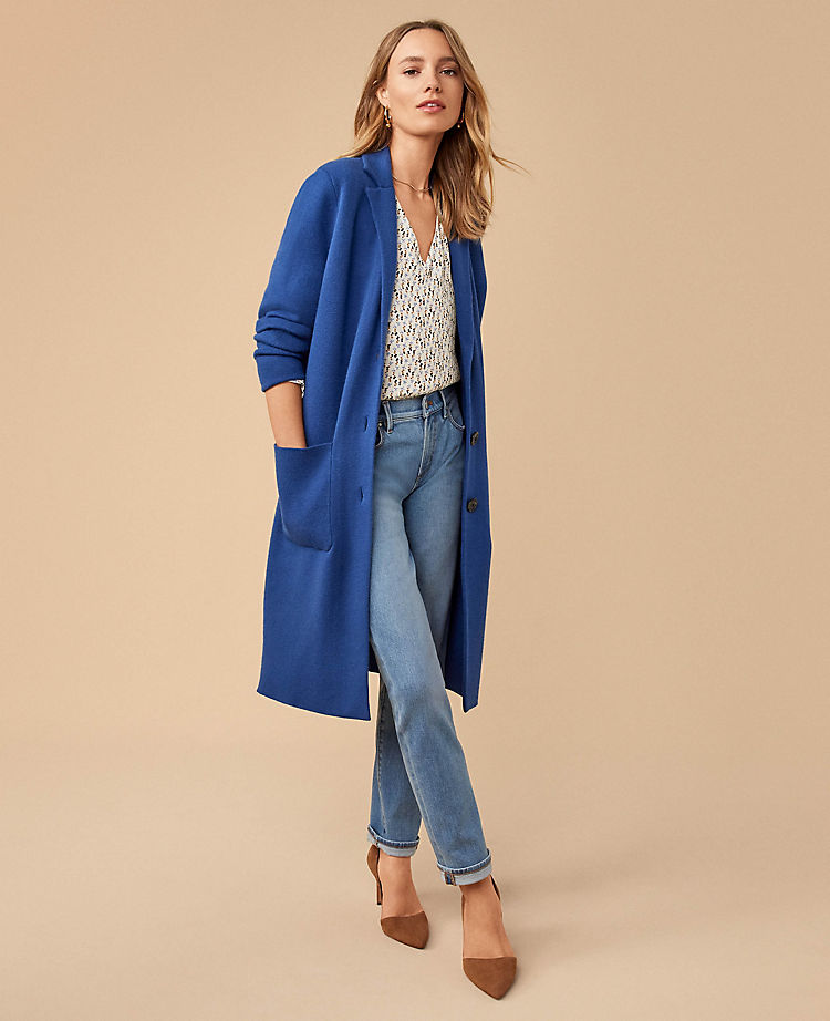 Sculpting Pocket Tapered Jeans mit mittlerer Leibhöhe in Light Vintage Indigo Wash