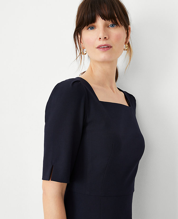 Das langärmlige Square-Neck-Kleid aus ganzjährig tragbarem Stretch