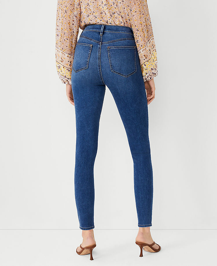 Curvy Sculpting Skinny Jeans mit extra hoher Taille in klassischer mittlerer Waschung