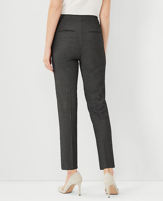 Le pantalon cheville Eva bi-stretch à fermeture éclair latérale