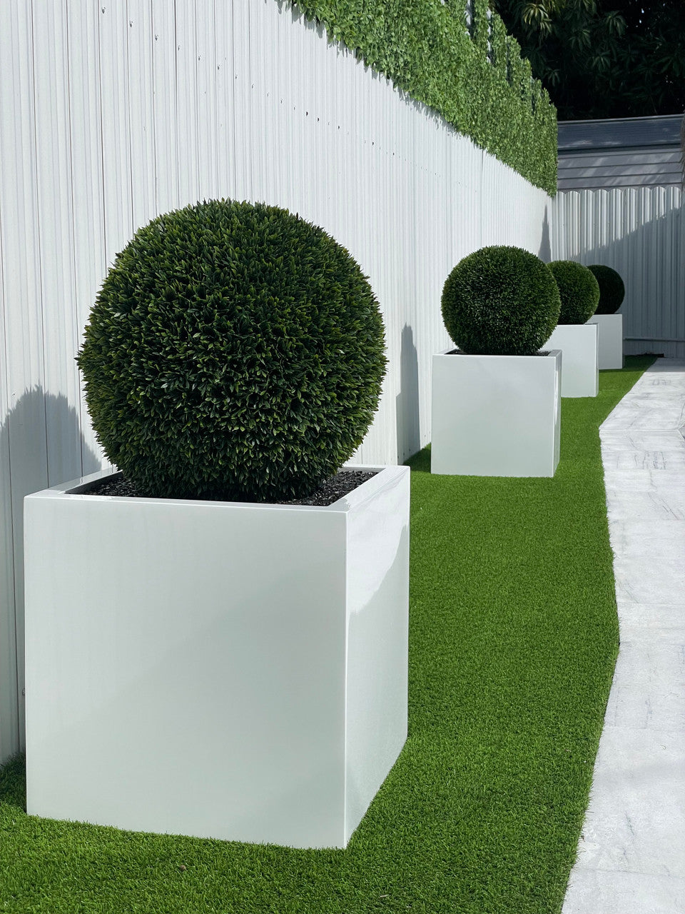 Large Block Fiberglass Planter with 20″ Topiary(1in Stock)