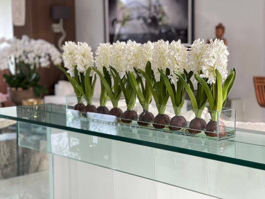 Jardinière Casa Moderna en verre de 36 po avec jacinthes blanches