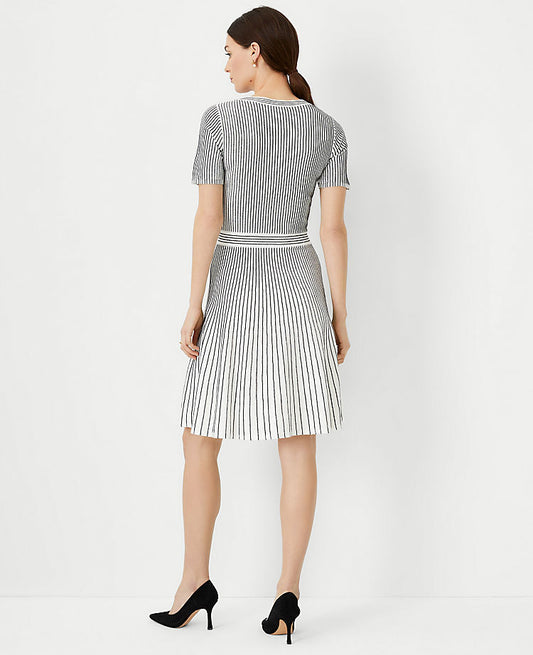 Robe Pull Évasée Côtelée à Rayures