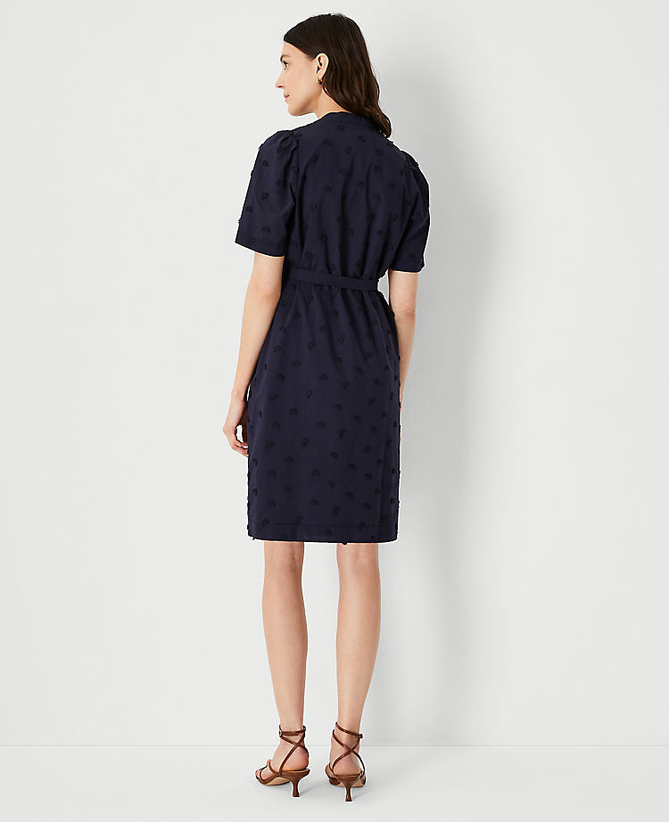 Robe droite brodée avec ceinture