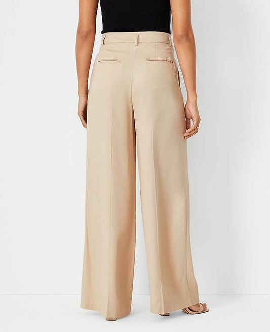 Le pantalon large plissé