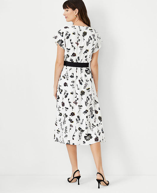 Robe évasée ceinturée à fleurs