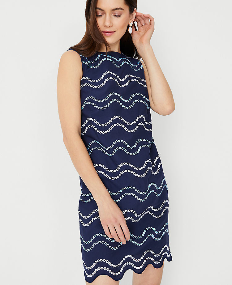 Robe droite festonnée brodée de vagues