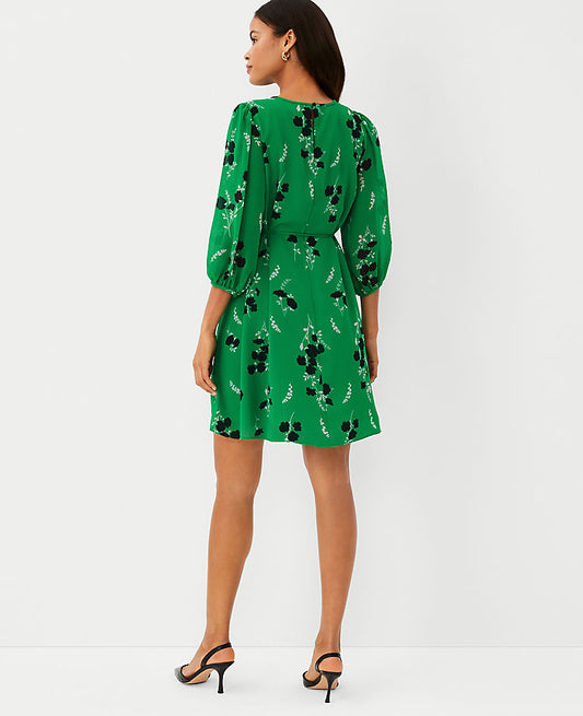 Robe évasée ceinturée à imprimé floral