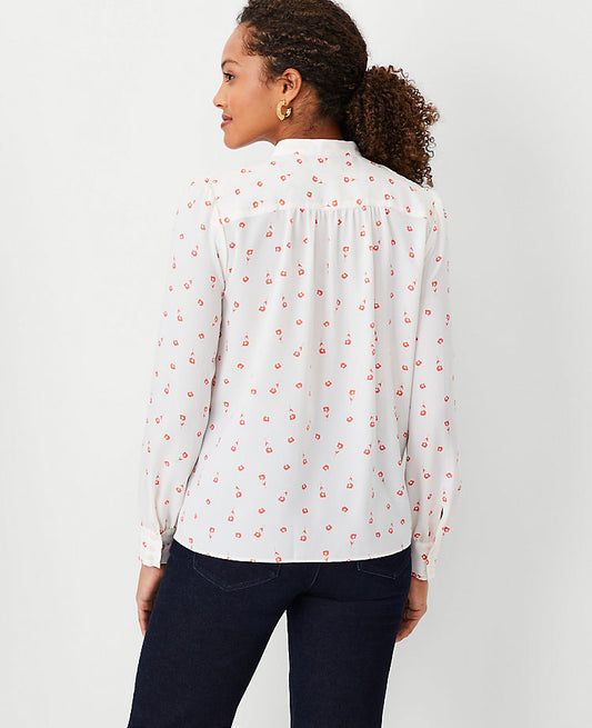 Chemisier à empiècement smocké et motif floral
