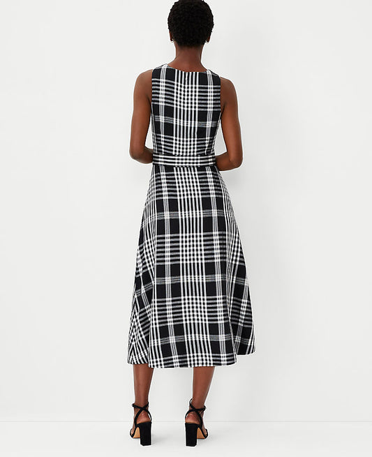Robe évasée à carreaux avec ceinture