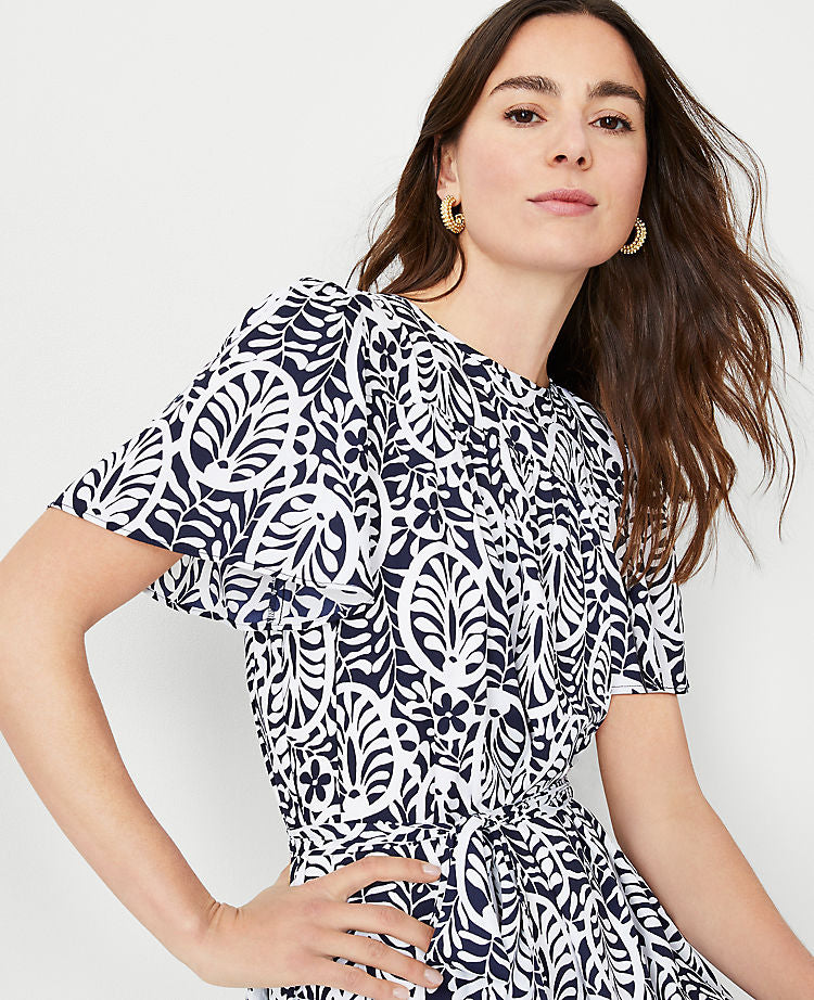 Robe droite à manches volantées fleuries