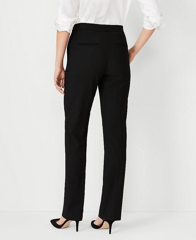 Le pantalon droit Sophia avec fermeture éclair latérale en bi-stretch