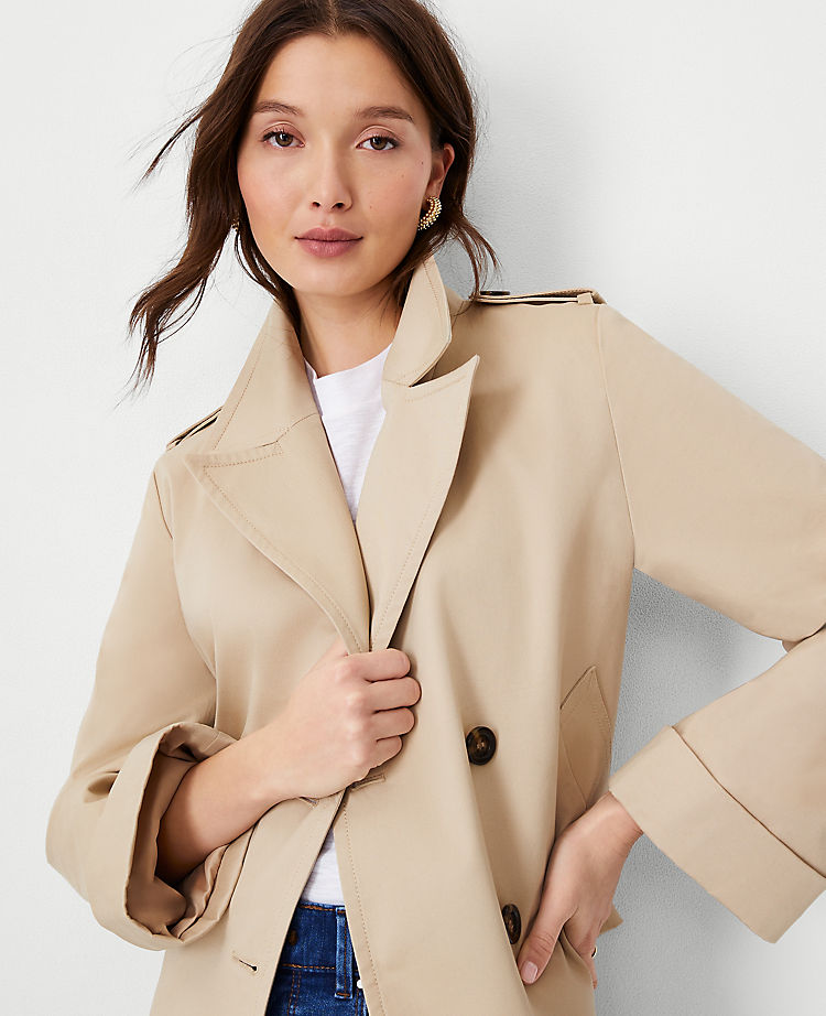 Schwingende Jacke mit breiten Manschetten