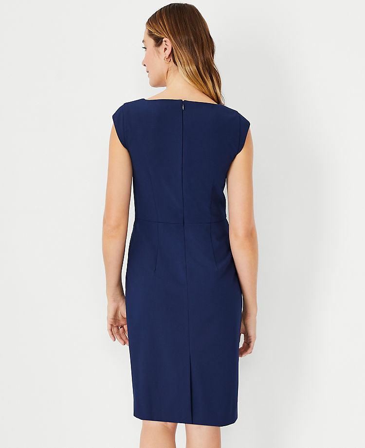 La robe à encolure dégagée en bi-stretch