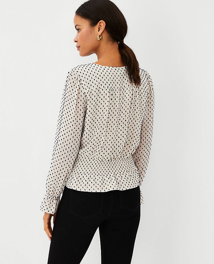 Haut à taille smockée et motifs en relief