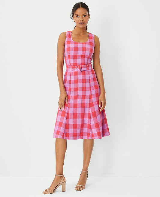 Robe midi ceinturée à carreaux