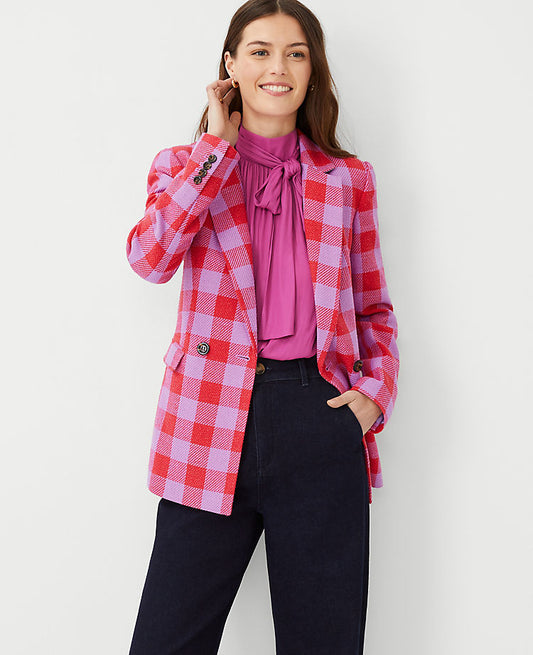 Le long blazer croisé à carreaux