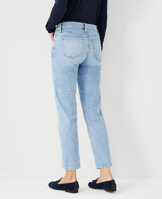 Jean fuselé taille mi-haute sculptant en denim indigo clair vintage