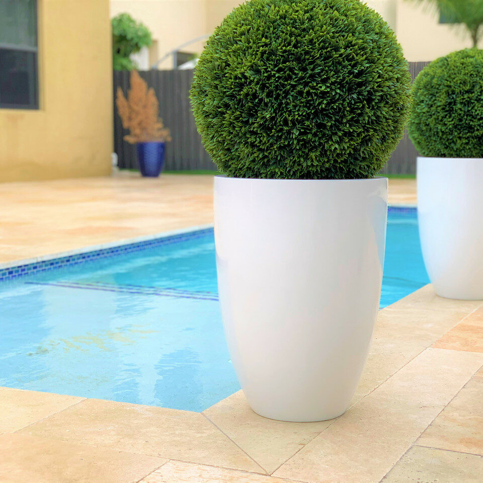 Ben L Fiberglass with 20′′ Topiary