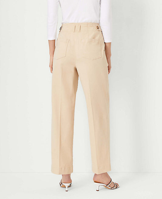 Le pantalon à plis droit et cheville en toile de coton
