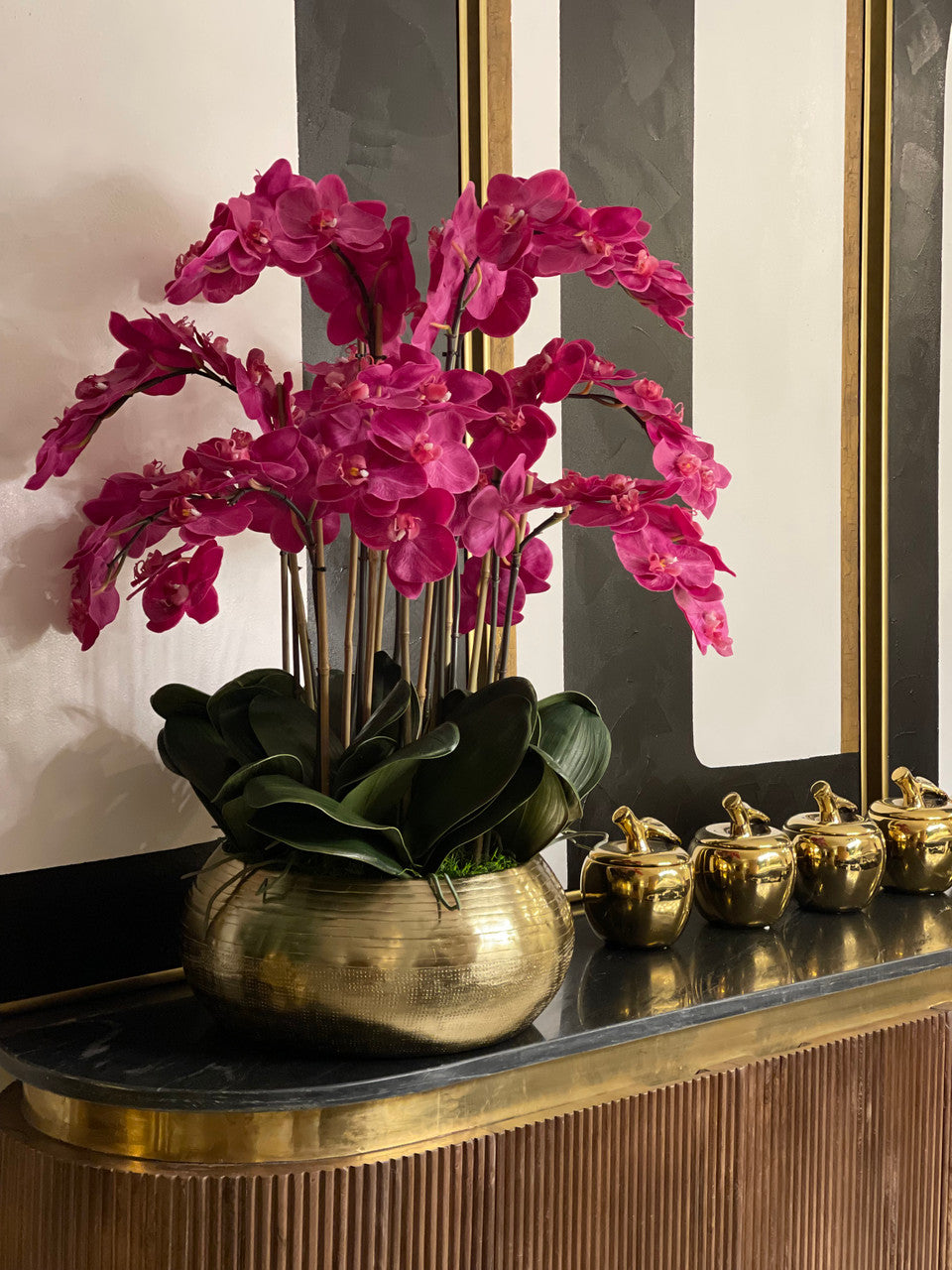 Orchidées Phalaenopsis Roses dans un Bol Bowie en Métal Doré (Rupture de stock)