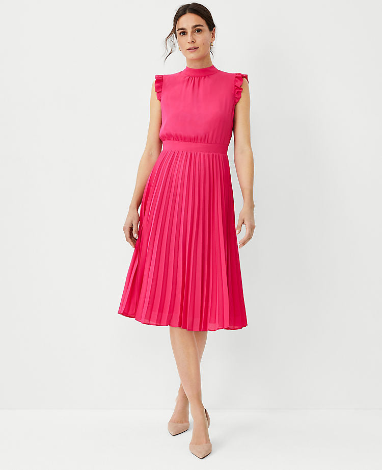 Robe plissée à manches volantées