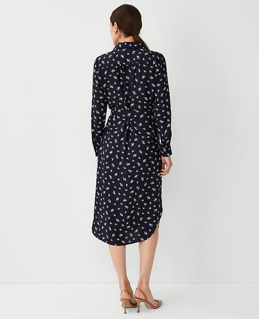 Robe chemise ceinturée fleurie à poches
