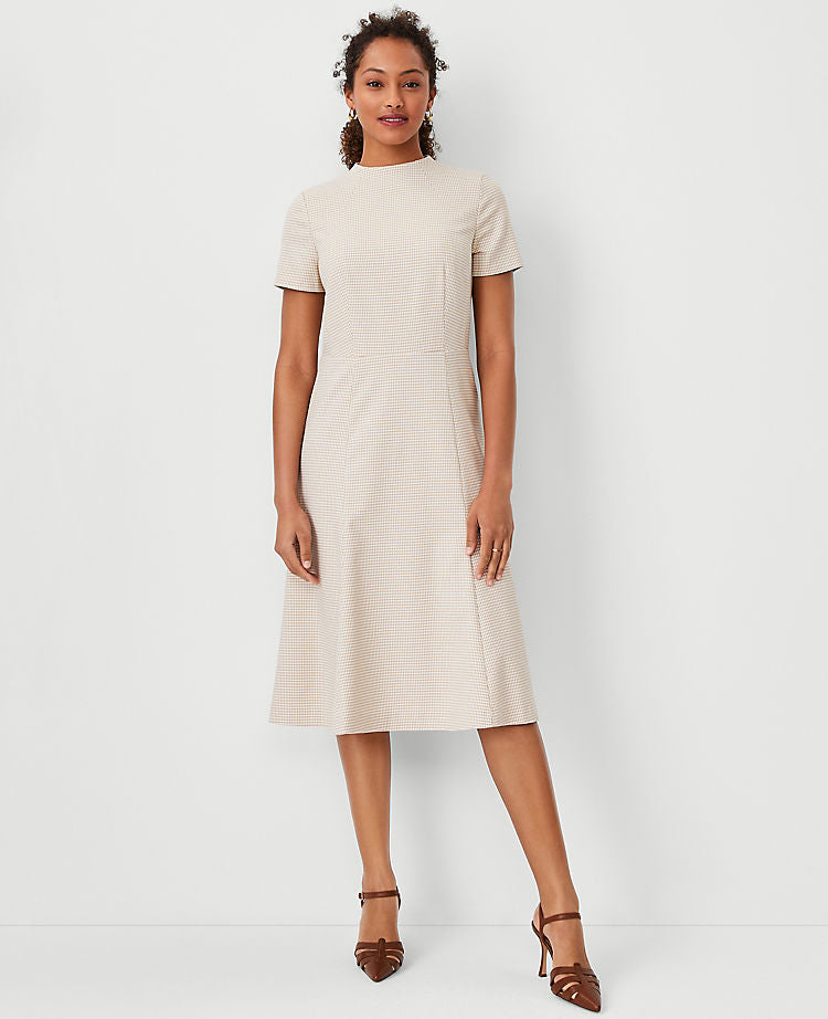 Hahnentritt-Kleid mit Stehkragen und ausgestelltem Rock