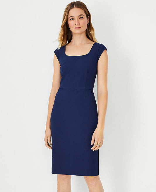 La robe à encolure dégagée en bi-stretch