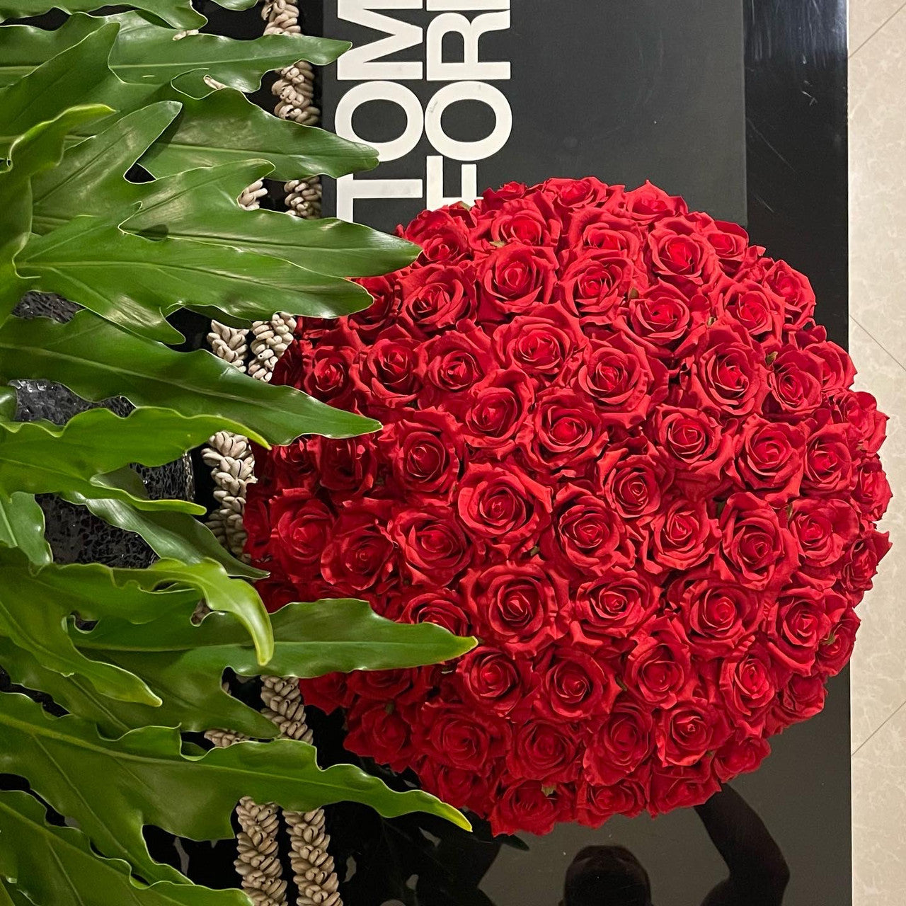 Large Roberi with Roses